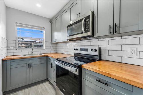 apt-a137-5300 Washington St, Hollywood, FL, 33021-7706 | Card Image