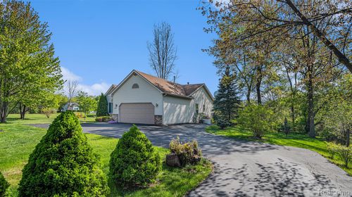 2667 Castle Rock Ct, Howell, MI, 48843-8162 | Card Image