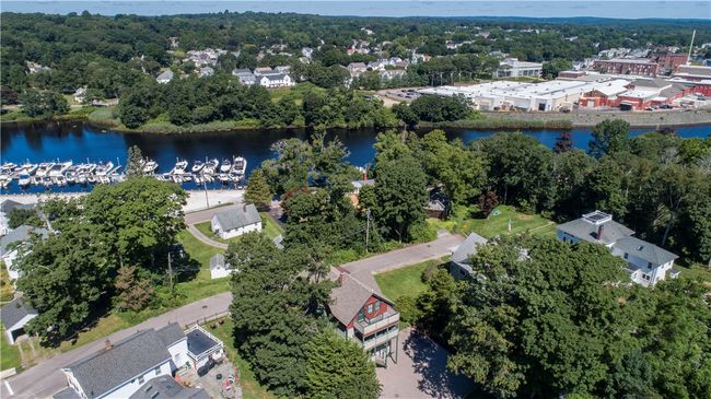 2 - 24 Mariner Heights View, Condo with 2 bedrooms, 1 bathrooms and 2 parking in Westerly RI | Image 6