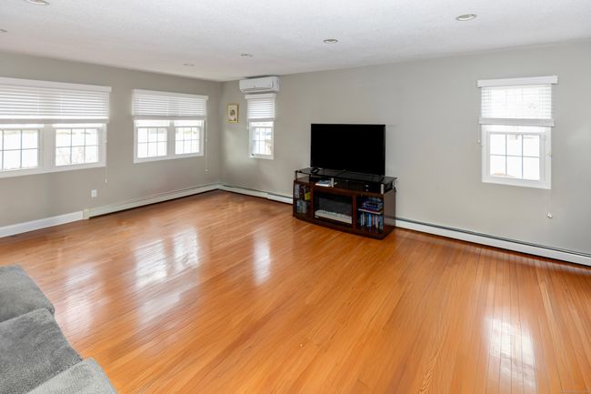 94 Waldron Dr, Home with 6 bedrooms, 6 bathrooms and 5 parking in Westbrook CT | Image 6
