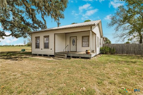 4526 State Highway 111 E, Yoakum, TX, 77995-5371 | Card Image