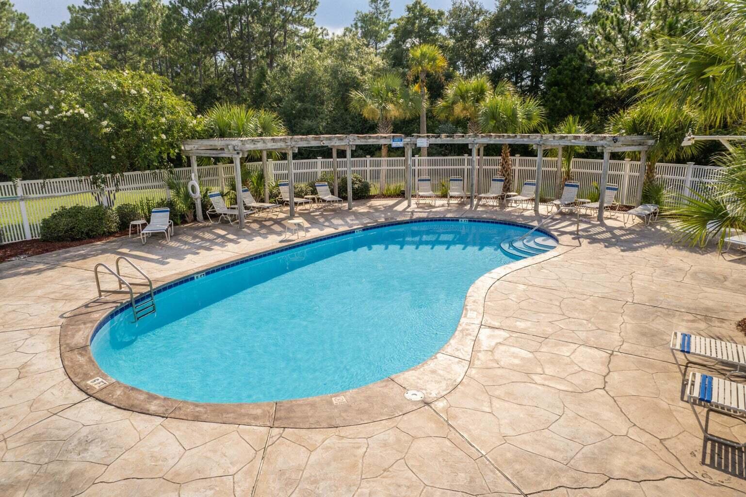 Paddock Cir, Crestview, FL 32536