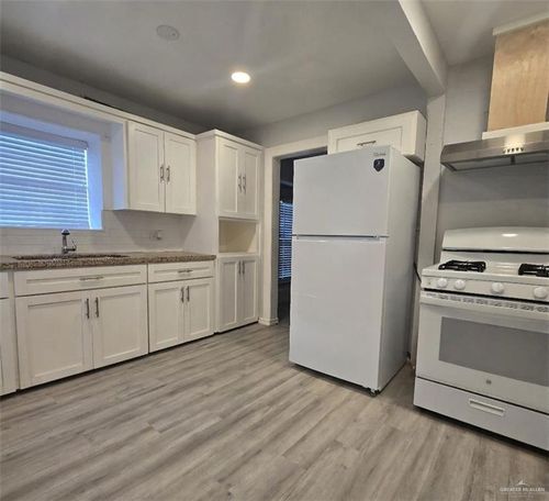 407 Cedar Ave, McAllen, TX, 78501-2570 | Card Image