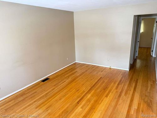 6523 N Vernon St, Dearborn Heights, MI, 48127-2269 | Card Image