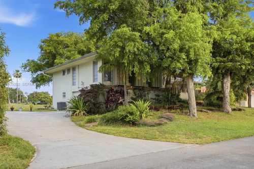 19015 E Saint Andrews Dr, Hialeah, FL, 33015-2314 | Card Image