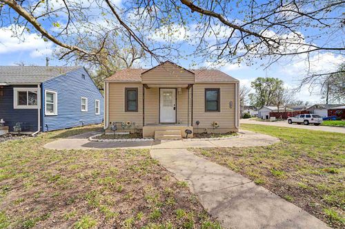 1000 N 11th St, Salina, KS, 67401-8262 | Card Image