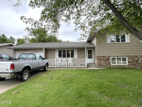 490 Joal Dr, Carrington, ND, 58421-2202 | Card Image
