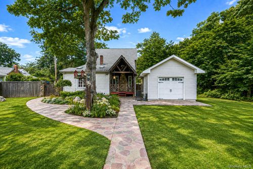 457 Granny Rd, Medford, NY, 11763-1652 | Card Image