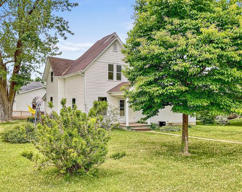 231 S Woodworth St, Elmwood, WI, 54740-8619 | Card Image