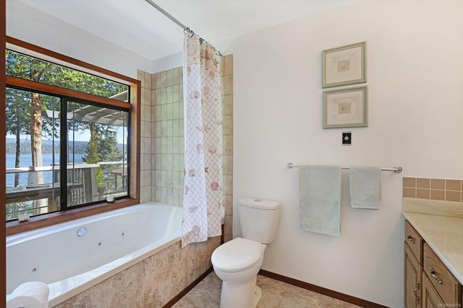 PRIMARY BATH WITH SOAKER TUB | Image 29