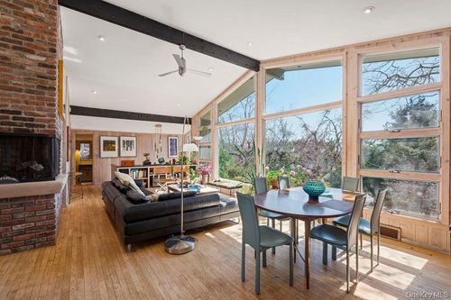 27 Atterbury Rd, Southampton, NY, 11968-4203 | Card Image