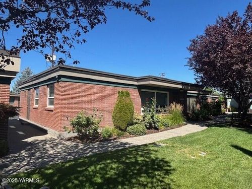 ste-26-1111 W Spruce St, Yakima, WA, 98902-3261 | Card Image