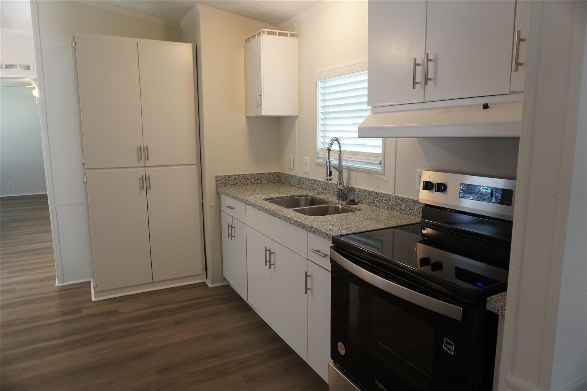 Residential Lease in Willis 5
