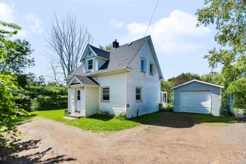 21 Victoria St W, Home with 4 bedrooms, 0 bathrooms and null parking in Amherst NS | Card Image
