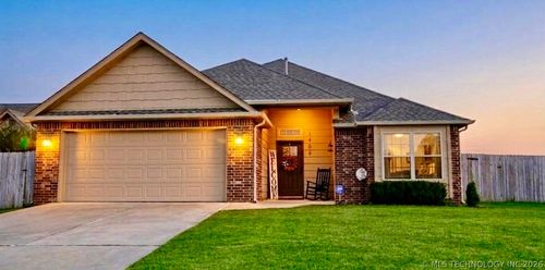 1406 145th St, Glenpool, OK, 74033-4021 | Card Image