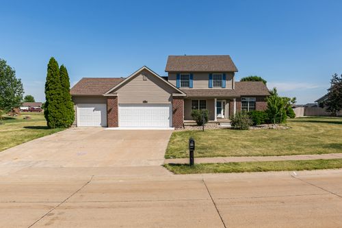 11 Jacob Dr, Eldridge, IA, 52748-9582 | Card Image