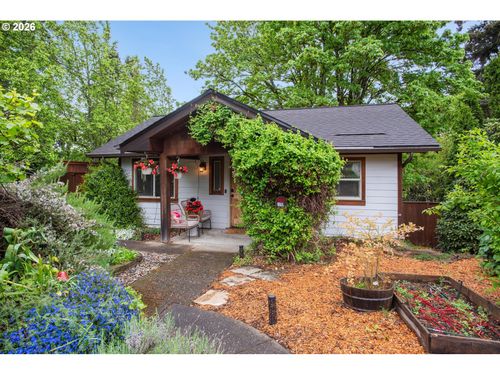 3305 Se Sellwood St, Milwaukie, OR, 97222-6743 | Card Image