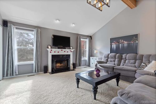 30152 Crescent Dr, Chesterfield, MI, 48051-3906 | Card Image