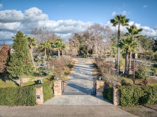 6090 Amber Ave, Clovis, CA, 93619-9405 | Card Image