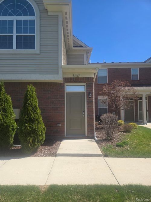 51843 E Pointe Ln, New Baltimore, MI, 48051-2350 | Card Image