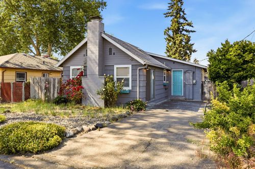 212 Ogara Street, Medford, OR, 97501 | Card Image