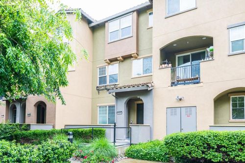 638 Almaden Walk Loop, San Jose, CA, 95125-1947 | Card Image