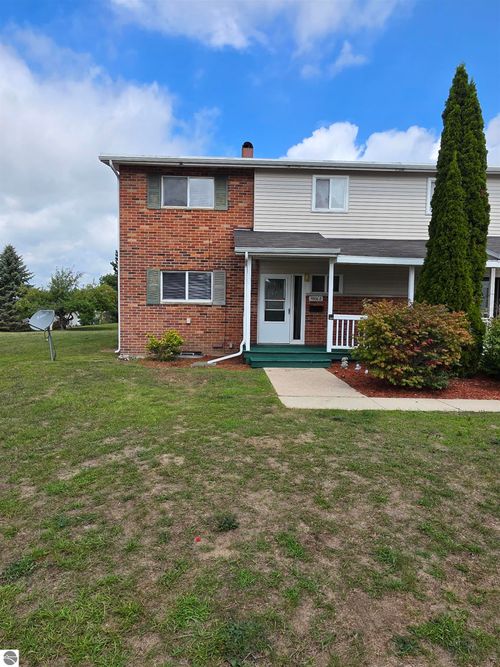 9806B Minnesota St, Oscoda, MI, 48750-1933 | Card Image