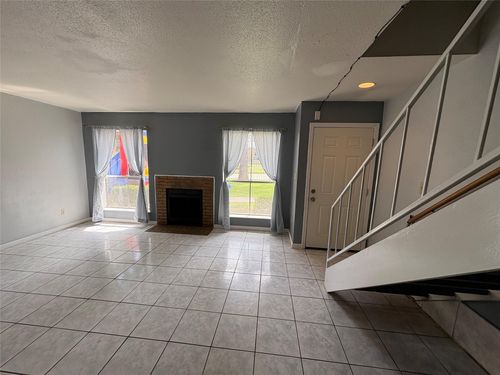 apt-24-17230 Imperial Valley Dr, Houston, TX, 77060-1554 | Card Image