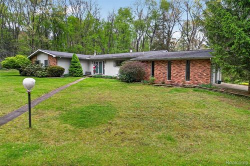 10467 Mcgregor Road, Hamburg Township, MI, 48169 | Card Image