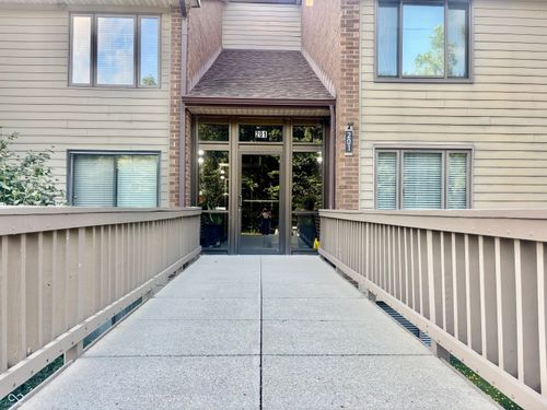 apt-b-201 Bluffs Cir, Noblesville, IN, 46062-8802 | Card Image