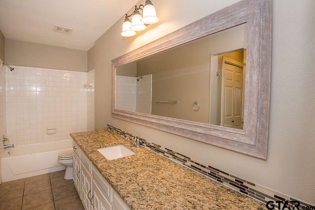 5907 Hollytree Dr, Townhouse with 2 bedrooms, 2 bathrooms and null parking in Tyler TX | Image 17