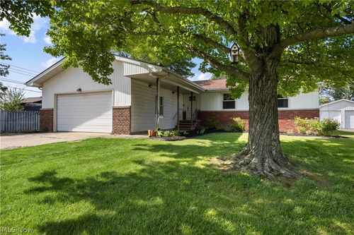 835 Columbia Dr, Amherst, OH, 44001-1120 | Card Image