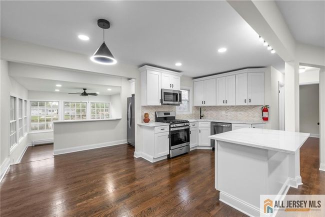 16 Lakeside Dr S, House other with 4 bedrooms, 3 bathrooms and null parking in Piscataway NJ | Image 8