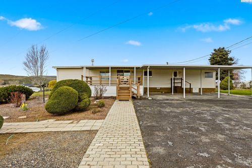 150 Dusty Puddle Rd, Selah, WA, 98942-9083 | Card Image