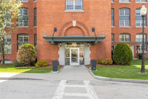 244-1 Tupperware Dr, North Smithfield, RI, 02896-6876 | Card Image
