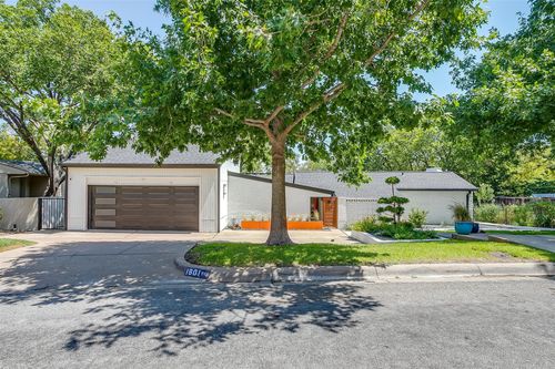 1801 Merrick St, Fort Worth, TX, 76107-3239 | Card Image
