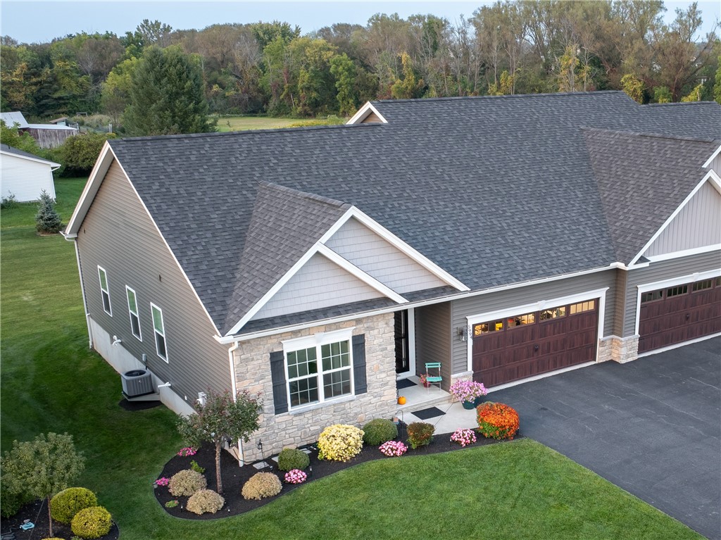Monarch Dr, Farmington, NY 14425
