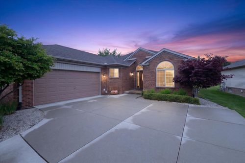 3629 New Boston Dr, Sterling Heights, MI, 48314-2807 | Card Image