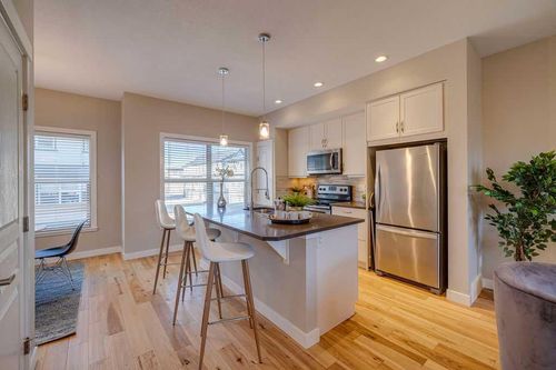 305-32 Horseshoe Cres, Cochrane, AB, T4C2P4 | Card Image