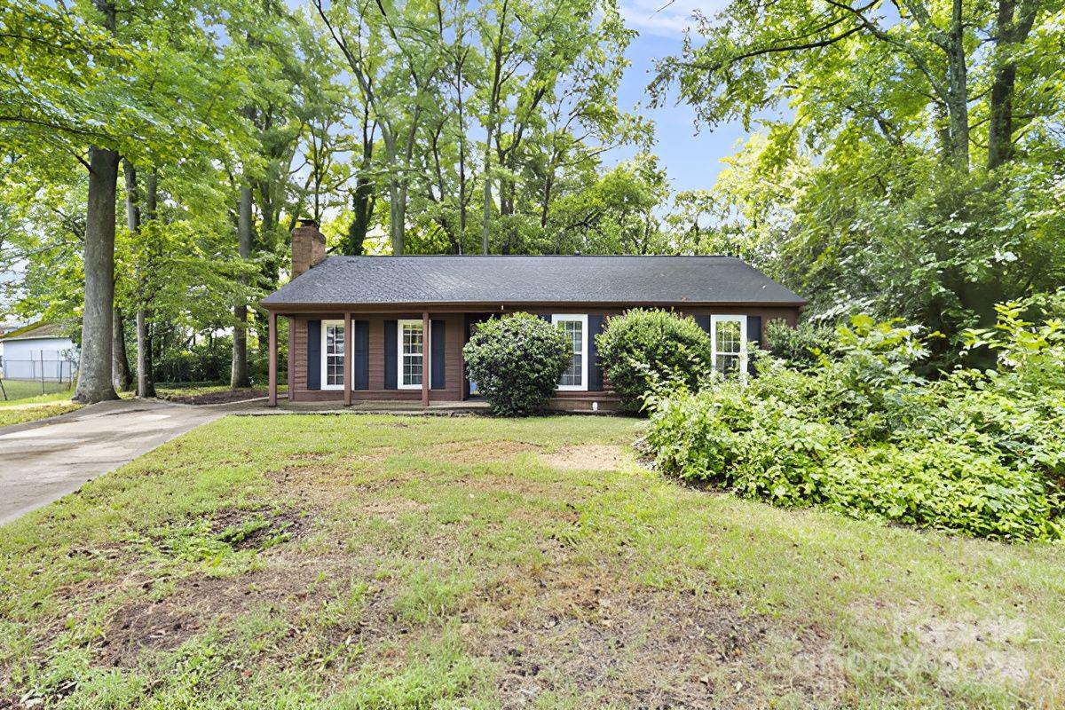 Ridge Ct, Charlotte, NC 28215