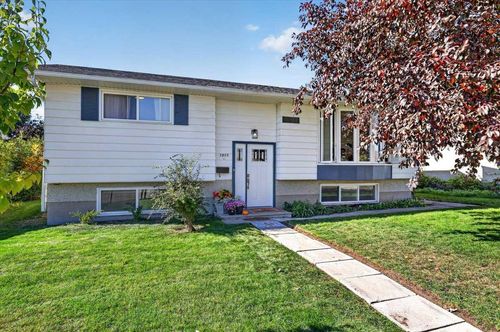 1011 32 St Se, Calgary, AB, T2A0Z5 | Card Image