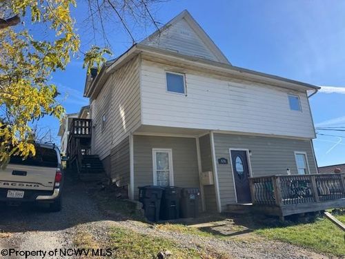 658 Spruce St, Morgantown, WV, 26505-6018 | Card Image