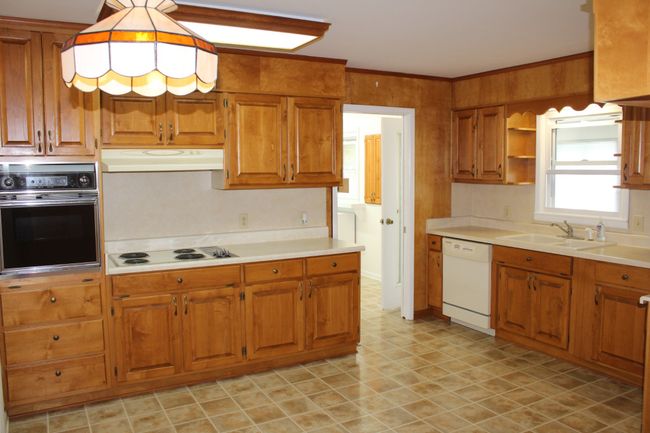 Checkout the beautiful cabinetry in the eat-in kitchen!! | Image 14