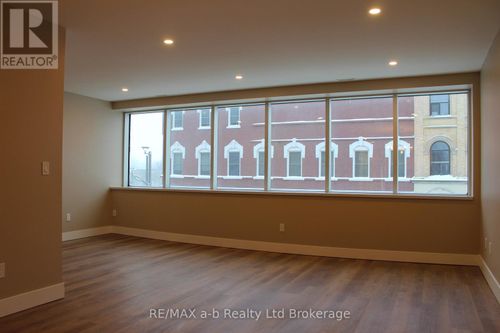 2-391 Dundas Street, Woodstock (Woodstock - North), ON, N4S1B6 | Card Image
