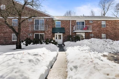 apt-d26-56 Townsend St, Abington, MA, 02351-1345 | Card Image