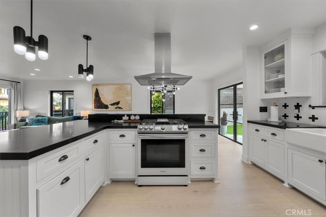 1012 10 Th St, House other with 4 bedrooms, 5 bathrooms and 8 parking in Manhattan Beach CA | Image 6