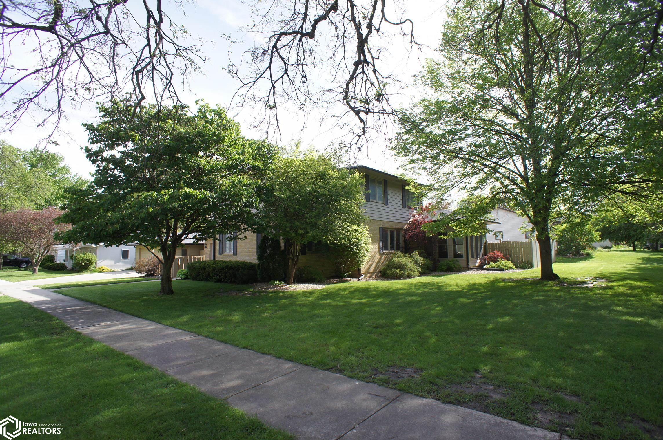 Grove St, Webster City, IA 50595