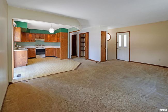 2210-2212 W Huntington Dr, Home with 0 bedrooms, 0 bathrooms and 2 parking in Quincy IL | Image 5