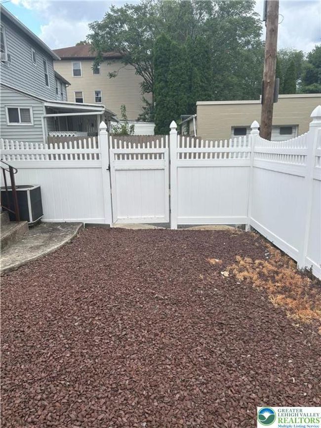 57 E Raspberry St, House other with 2 bedrooms, 2 bathrooms and null parking in BETHLEHEM PA | Image 4