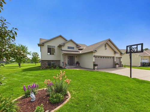 985 Waters Edge Cir, Avon, MN, 56310-4522 | Card Image